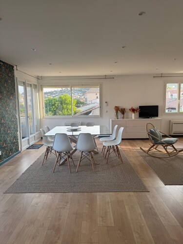 Bright Apartment with Sea & Hill View Balcony