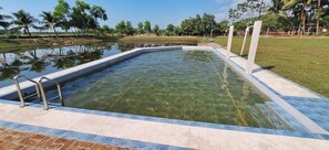 2 outdoor pools