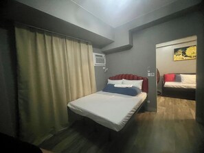 1 bedroom, desk, iron/ironing board, WiFi