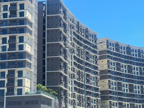 Exterior - 1BR Cozy Executive Suite in Gentry Manor near OKADA Manila, Paranaque (Parañaque)