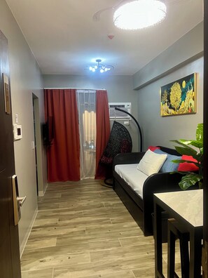1 bedroom, desk, iron/ironing board, WiFi
