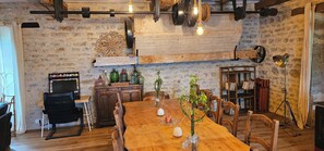 Dining - Moulin Cozanne, spa and sauna gîte in the heart of the vineyards. (Paris)