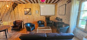 Smart TV, fireplace, video games, DVD player