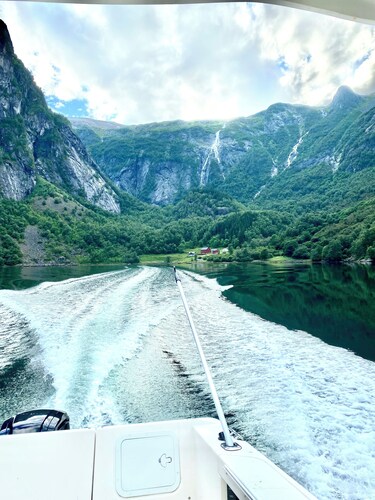 Original fjord house in its own beautiful fjord arm of the Sognefjord