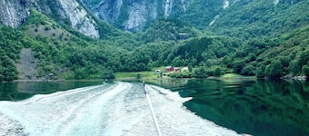Original fjord house in its own beautiful fjord arm of the Sognefjord