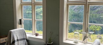 Originales Fjordhaus im eigenen, wunderschönen Fjordarm des Sognefjords