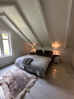 4 bedrooms, WiFi, bed sheets