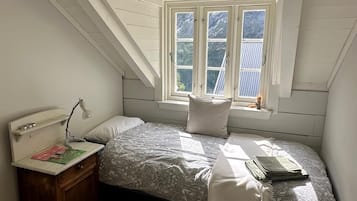 4 bedrooms, WiFi, bed sheets