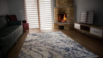 Bungalow, Mountain View | Living area