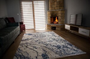 Bungalow, Mountain View | Living area