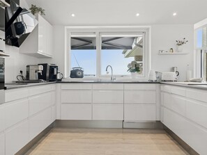 Fridge, microwave, dishwasher, cookware/dishes/utensils