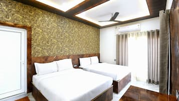 Desk, laptop workspace, free WiFi