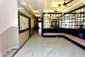 Quầy tiếp tân