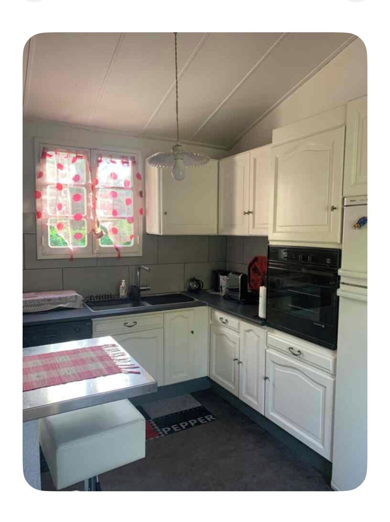 Fridge, microwave, oven, coffee/tea maker