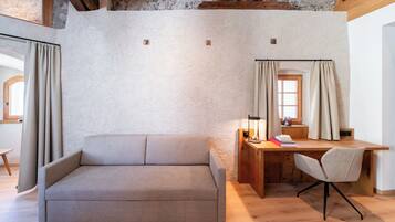 Grand-Maisonette | Zimmersafe, laptopgeeigneter Arbeitsplatz, Verdunkelungsvorhänge