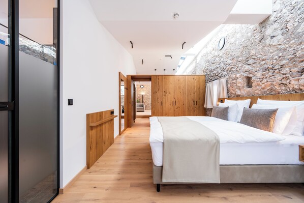 Loft | In-room safe, laptop workspace, blackout drapes, soundproofing