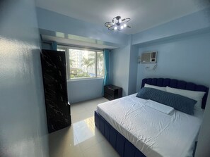 2 bedrooms, iron/ironing board, WiFi