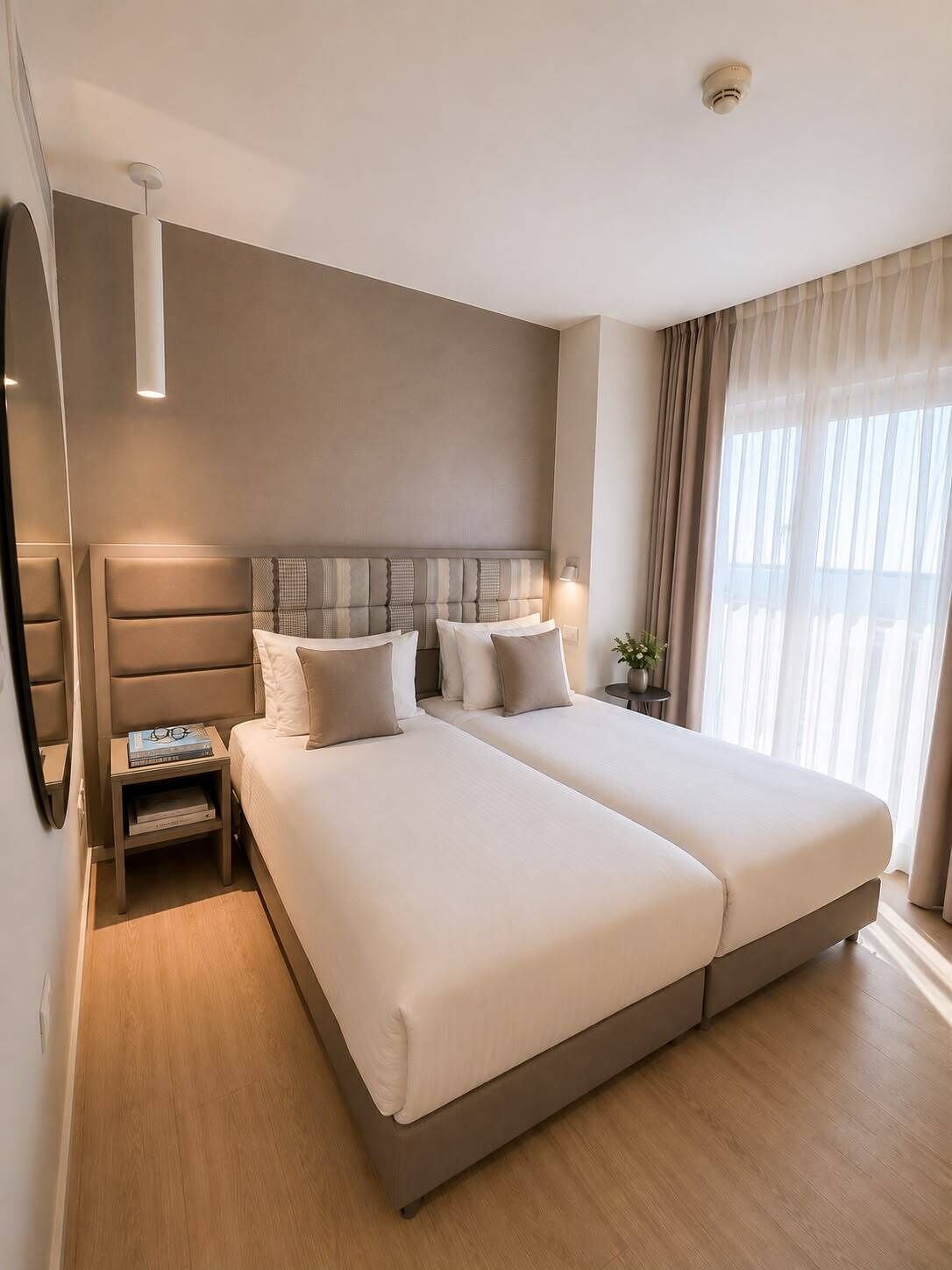 Deluxe Accessible | In-room safe, iron/ironing board (on request), WiFi (free)