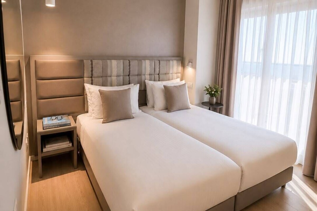 Deluxe Accessible | In-room safe, iron/ironing board (on request), WiFi (free)