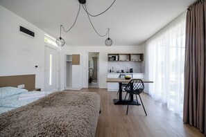 Studio, Patio | Dapur peribadi | Peti sejuk, ketuhar gelombang mikro, dapur, pembancuh kopi/teh 