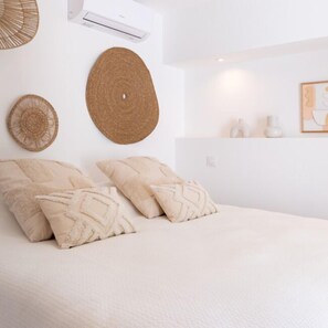 Villa, Mountain View | Soundproofing, iron/ironing board, free WiFi - Les Pierres De La Massane (Argeles-sur-Mer)