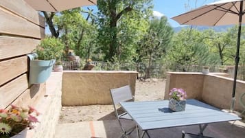 Basic Studio, Patio, Mountain View | Terrace/patio
