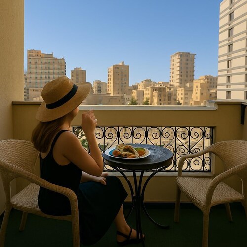 Downtown 2BR- Smart TV, Wi-Fi,Work Desks & Balcony