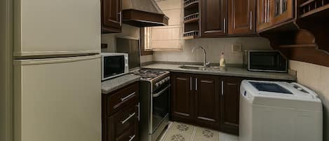 Fridge, microwave, oven, stovetop