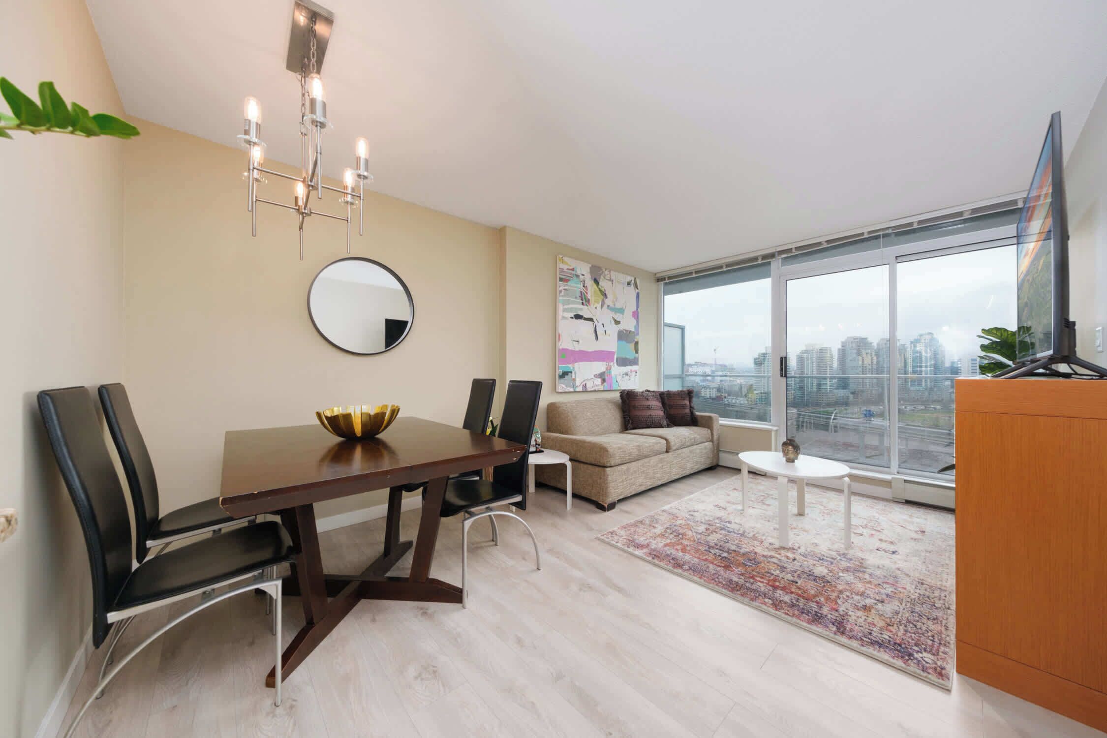 Televisión y oficina 