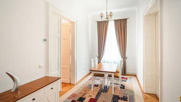 Appartement, 2 chambres | Coin séjour | TV connectée de 32 pouces avec chaßnes par cùble, Netflix