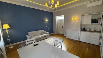Apartment, City View | Living area | 32-inch Smart TV with cable channels, Netflix, streaming services