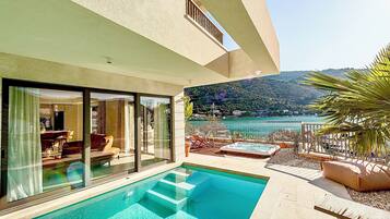 Villa exclusiva, 4 habitaciones, piscina privada, vistas al mar | Terraza o patio