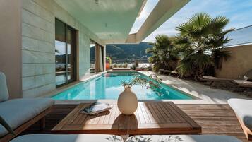 3 outdoor pools