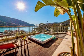 Exclusive-huvila, 4 makuuhuonetta, yksityinen uima-allas, merinäköala | Terassi/patio