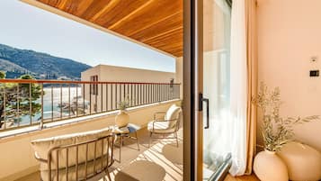 Vila Eksklusif, 5 kamar tidur, kolam renang pribadi, pemandangan laut | Balkon
