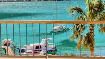 Villa exclusiva, 5 habitaciones, piscina privada, vistas al mar | Balcón