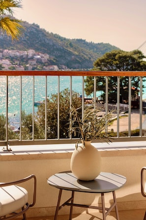 Vila exclusiva, 5 quartos, piscina particular, vista para o mar | Sacada