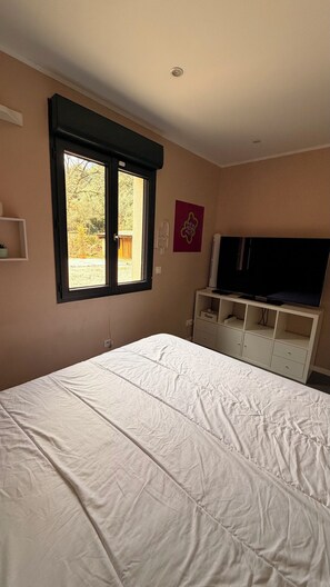 2 soverom, strykejern/-brett, reiseseng for barn og wi-fi (inkludert)