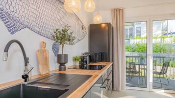 Køleskab, mikrobølgeovn, ovn, kogeplade