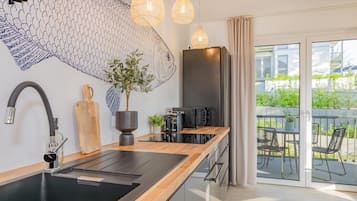 Fridge, microwave, oven, stovetop