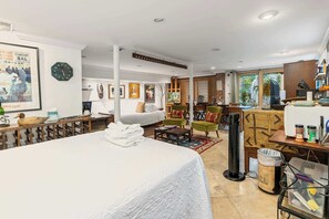 1 chambre, fer et planche à repasser, Wi-Fi, draps fournis