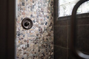 Interior - La Petite Fleur – Charming Park Circle Studio (North Charleston)