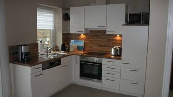 Fridge, microwave, stovetop, dishwasher
