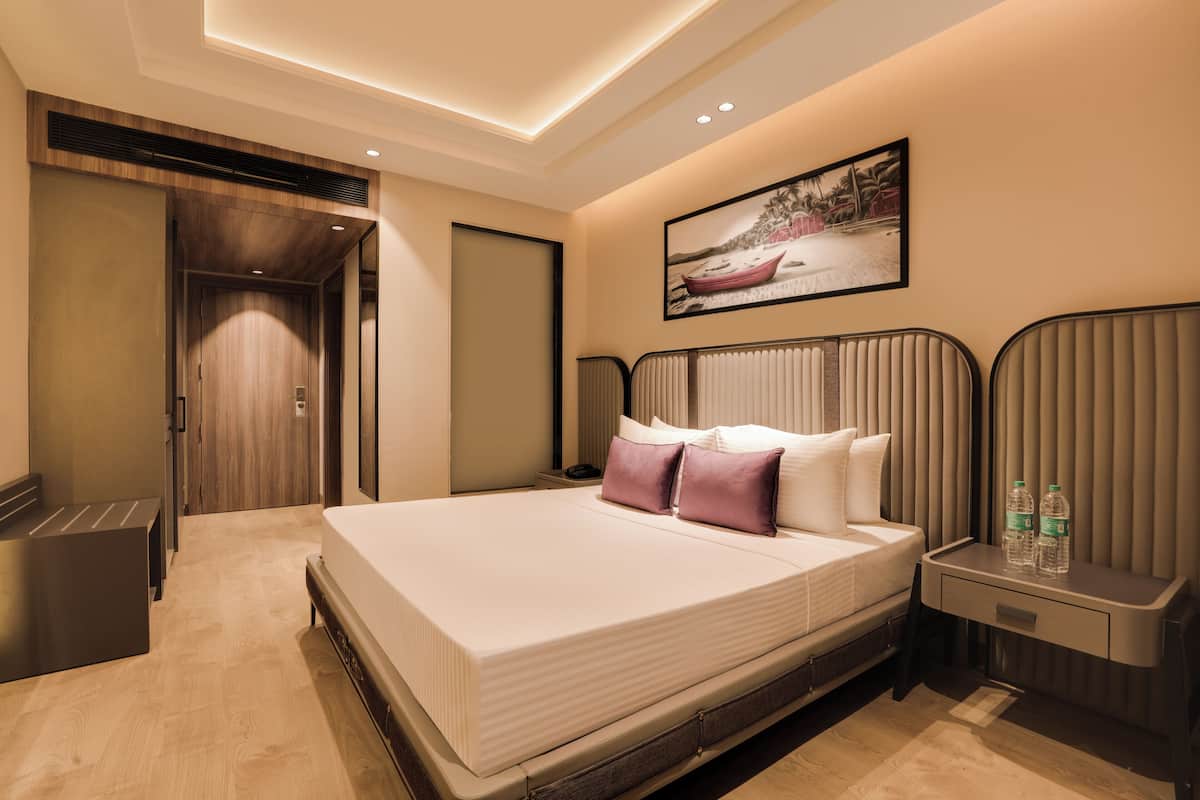 Superior Double Room | Laptop workspace