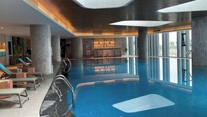 Piscine couverte, piscine extérieure