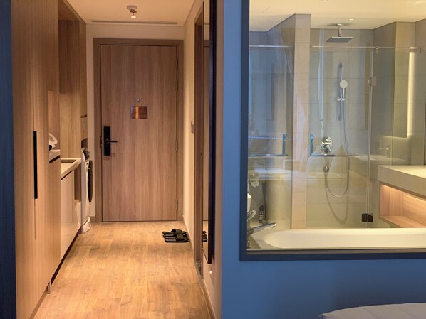 Articles de toilette écologiques, sèche-cheveux, serviettes fournies