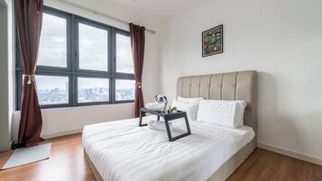 4 bedrooms, iron/ironing board, WiFi, bed sheets