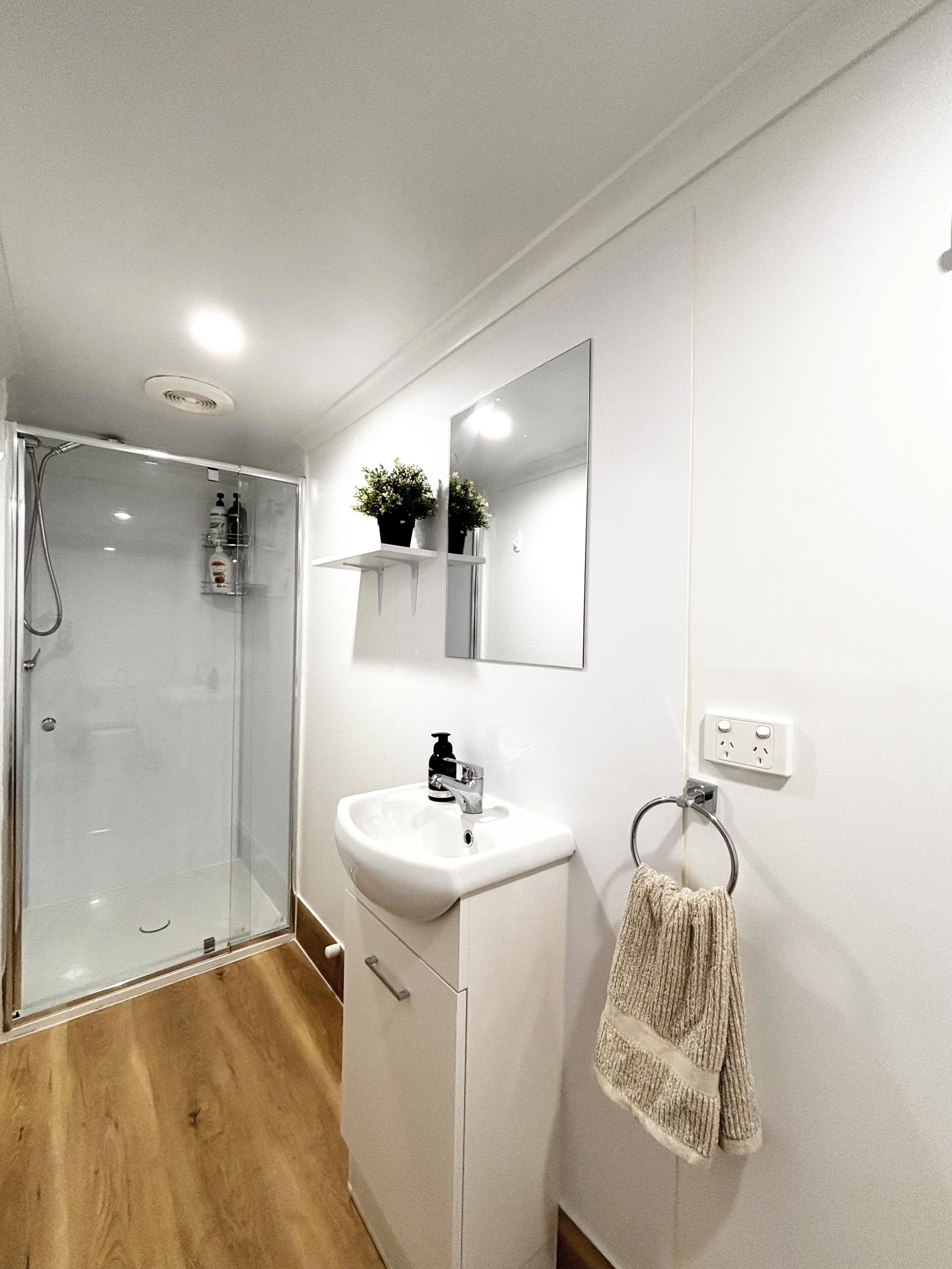 Shower, hair dryer, toilet paper