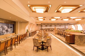 Restaurant - Lemon Tree Hotel Mira Road Mumbai (Vasai)