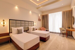 Quarto duplo superior | Frigobar, Wi-Fi de cortesia, roupa de cama